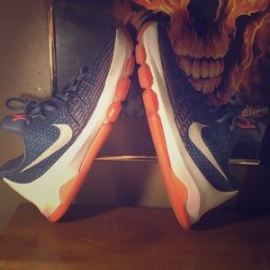 Used Nike kd 8 basketball shoes, very comfortable